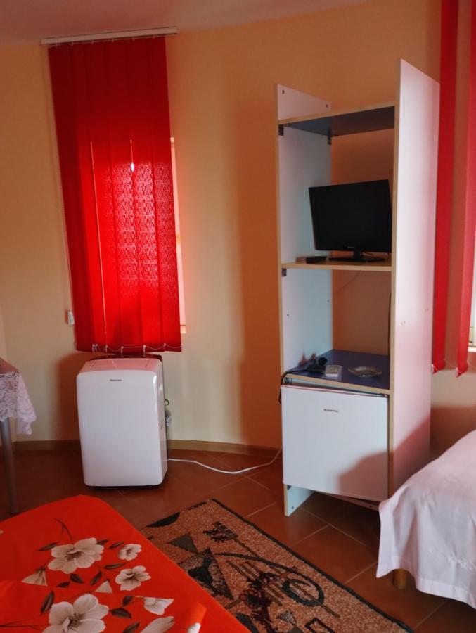 Casa Doina 호텔 Douăzeci şi Trei August 외부 사진